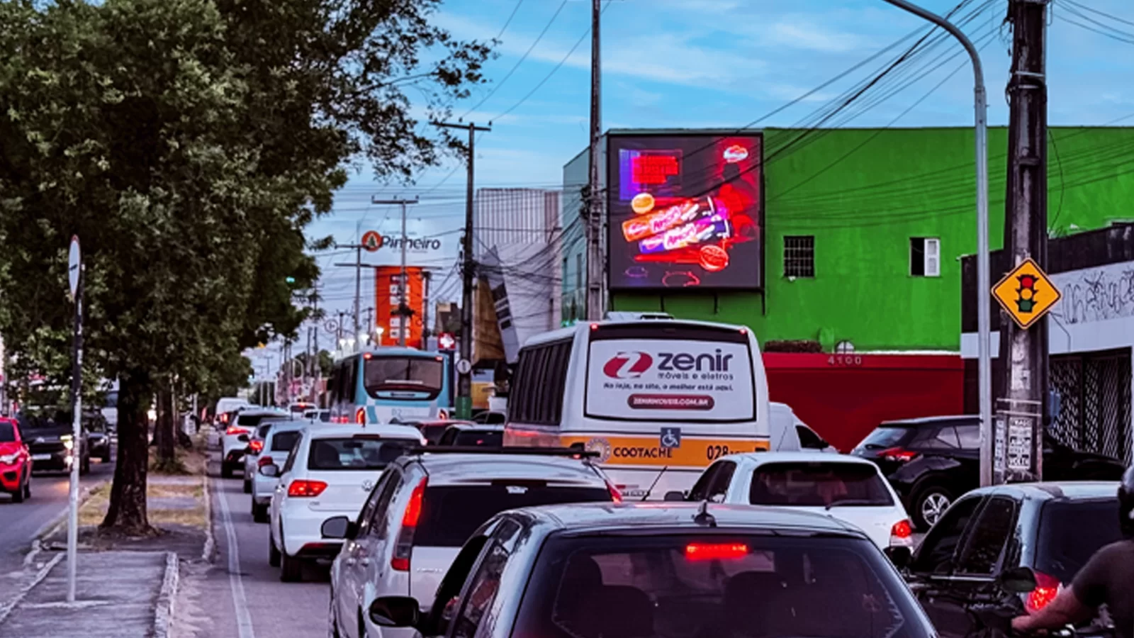 MEGALED Frei Cirilo · rede DOOH em Messejana